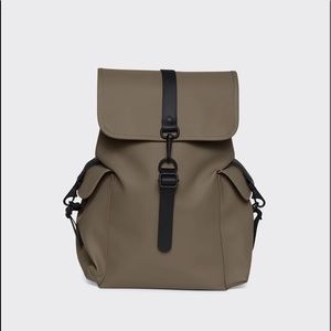 Rains Rucksack Cargo in color wood